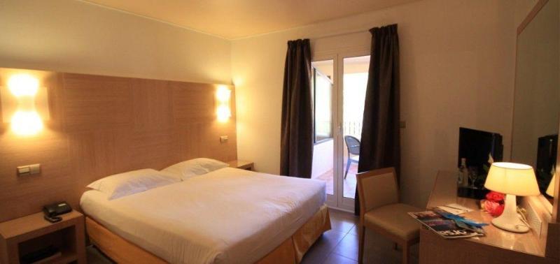 Eden Park Hotel Serriera  Ngoại thất bức ảnh